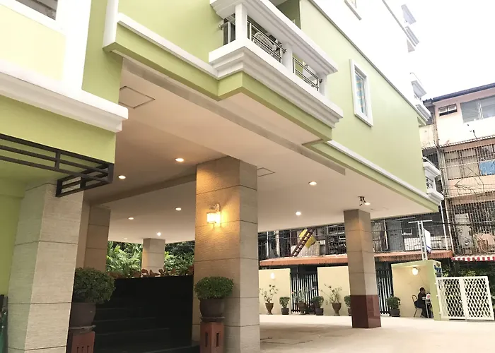 14 Place Sukhumvit 4*